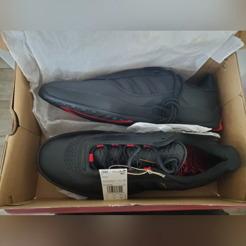 Adidas Shoe - Picture 7 of 14